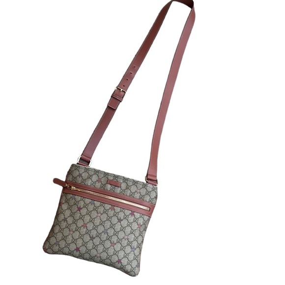 Authentic GUCCI Messenger Stars Monogram Coated Gg Supreme Canvas Crossbody Bag. - Picture 4 of 15